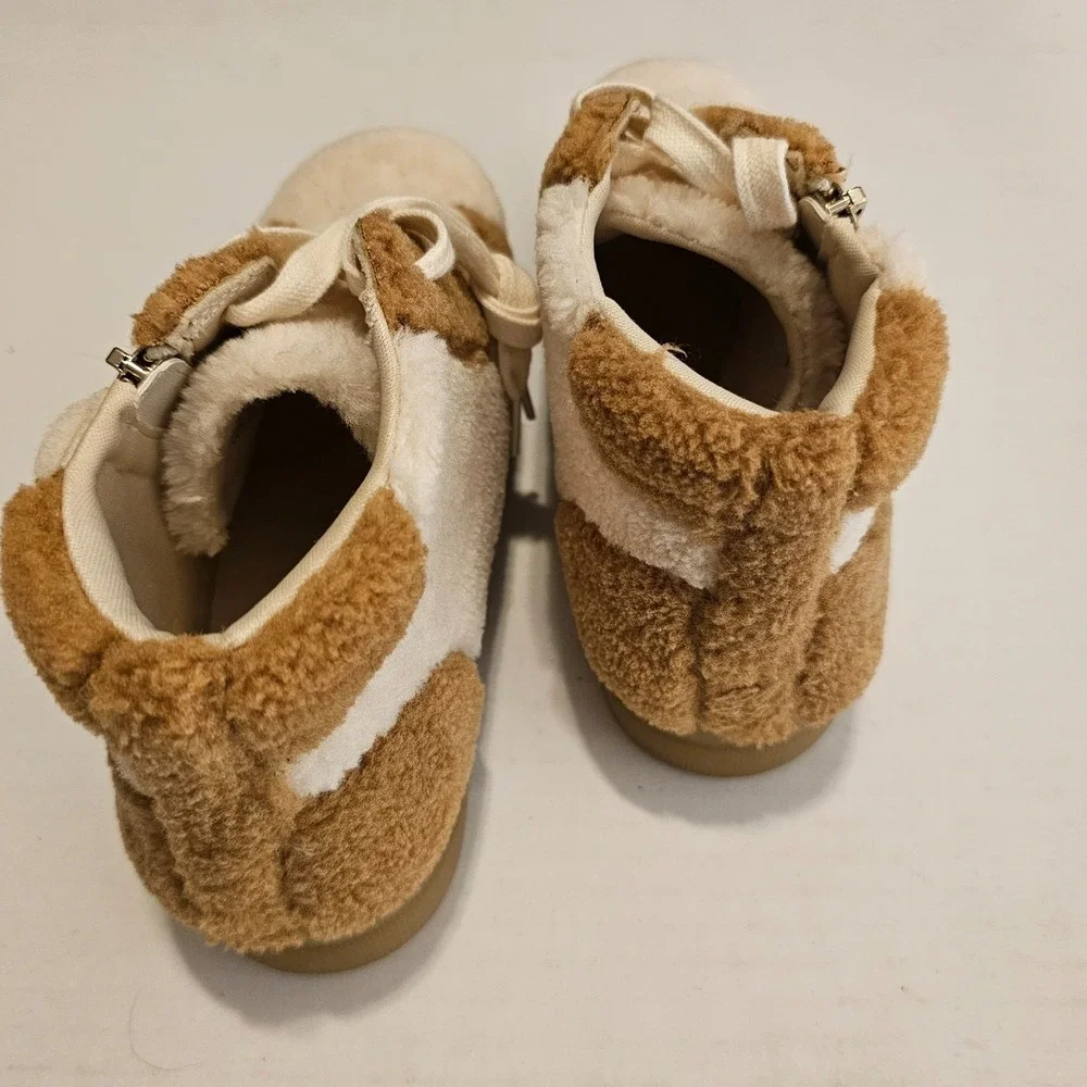 Scoop Faux Fur Sherpa Gum Sole Sneakers Tan Cream NWOB Size 7.5